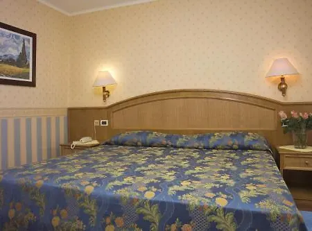 Metropole מלון 4*