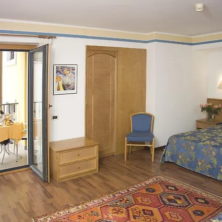 מלון Metropole 4*