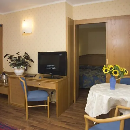 מלון Metropole 4*