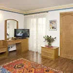 מלון Metropole 4*