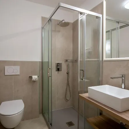 Metropole Ξενοδοχείο 4*